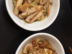 -松树干拌面店