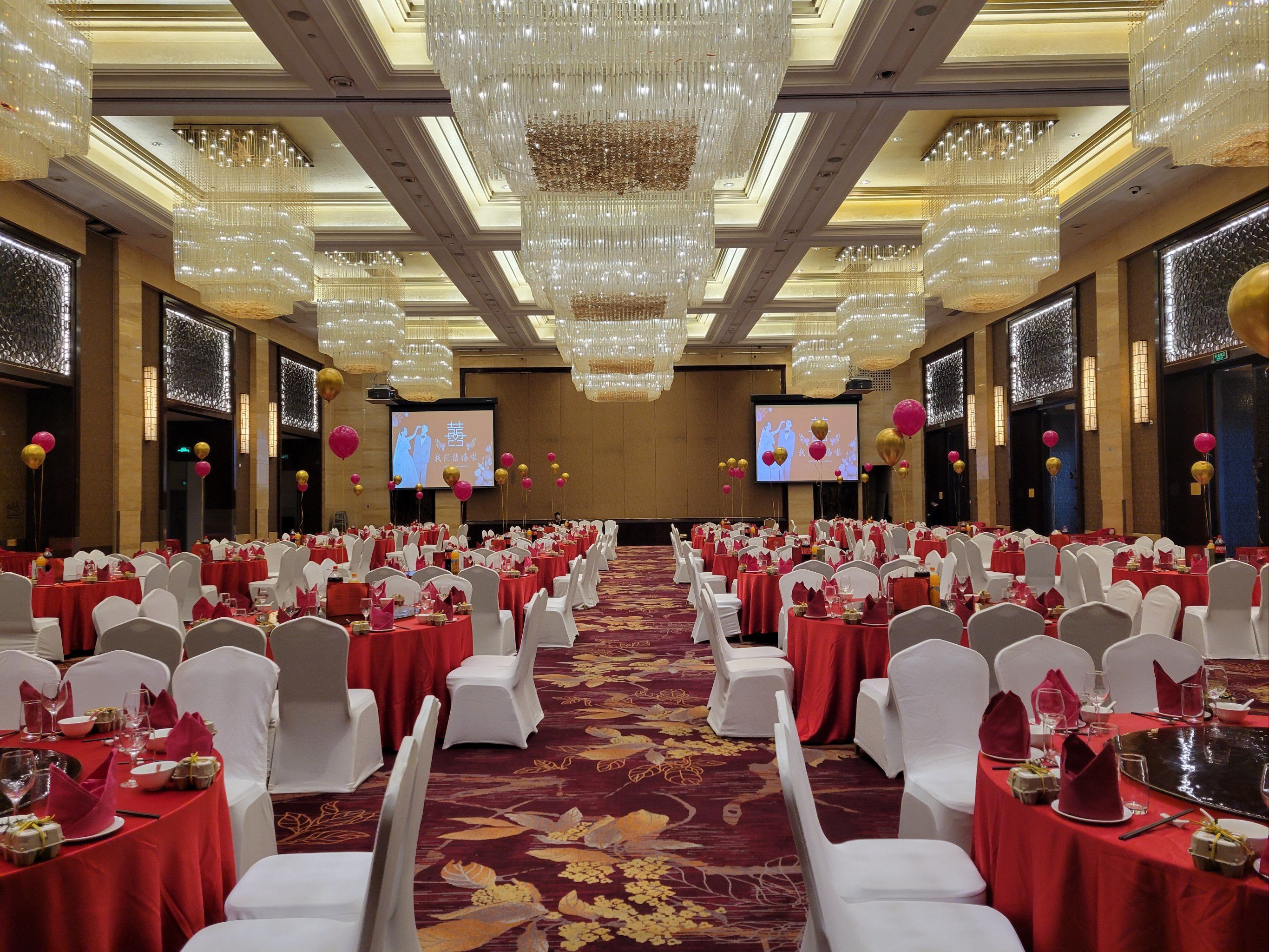 「保利公园皇冠假日酒店·婚宴」
保利皇冠假日酒店的二楼大宴会厅