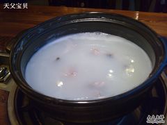 放入生鱼片的白粥-渔米粥(罗湖店)