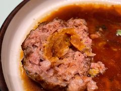 鸭蛋黄狮子头-梅飞酒家(名辉豪庭店)