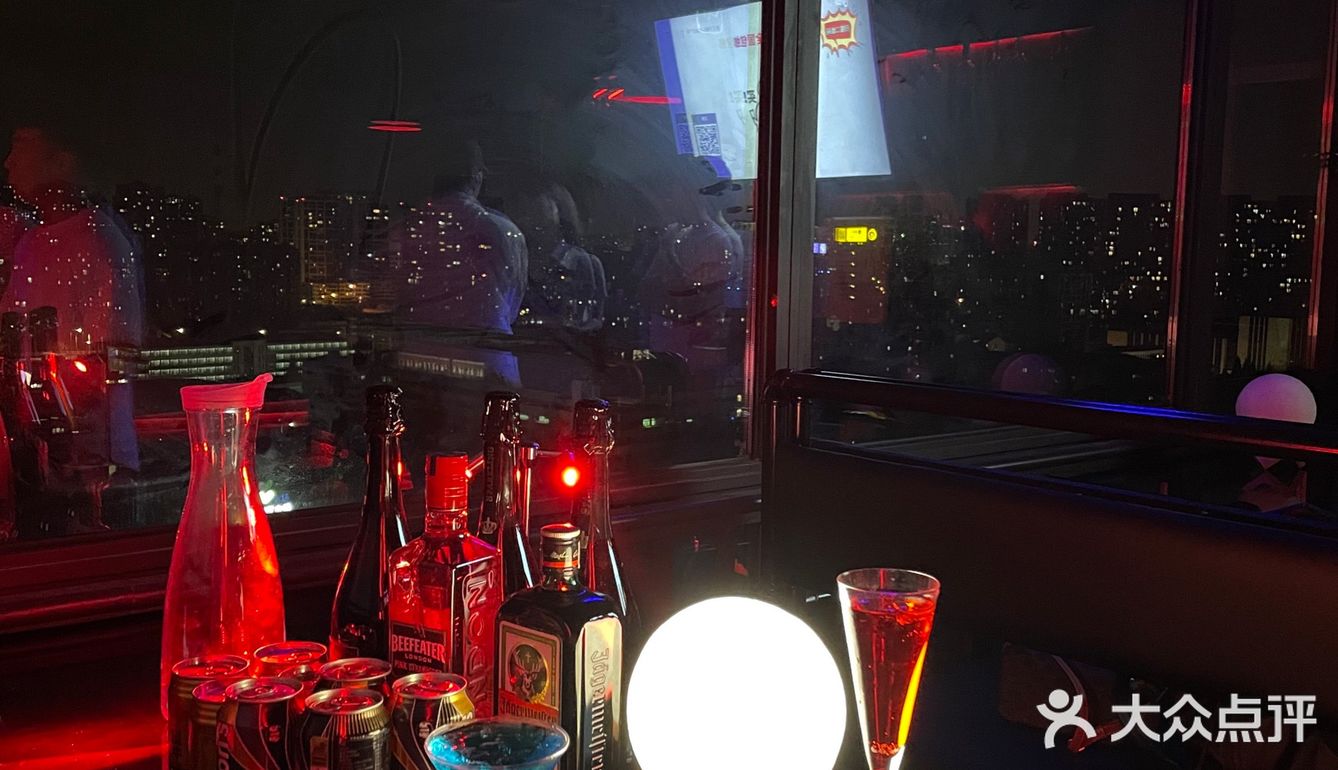 underground风格酒吧 年轻人潮流新聚集地