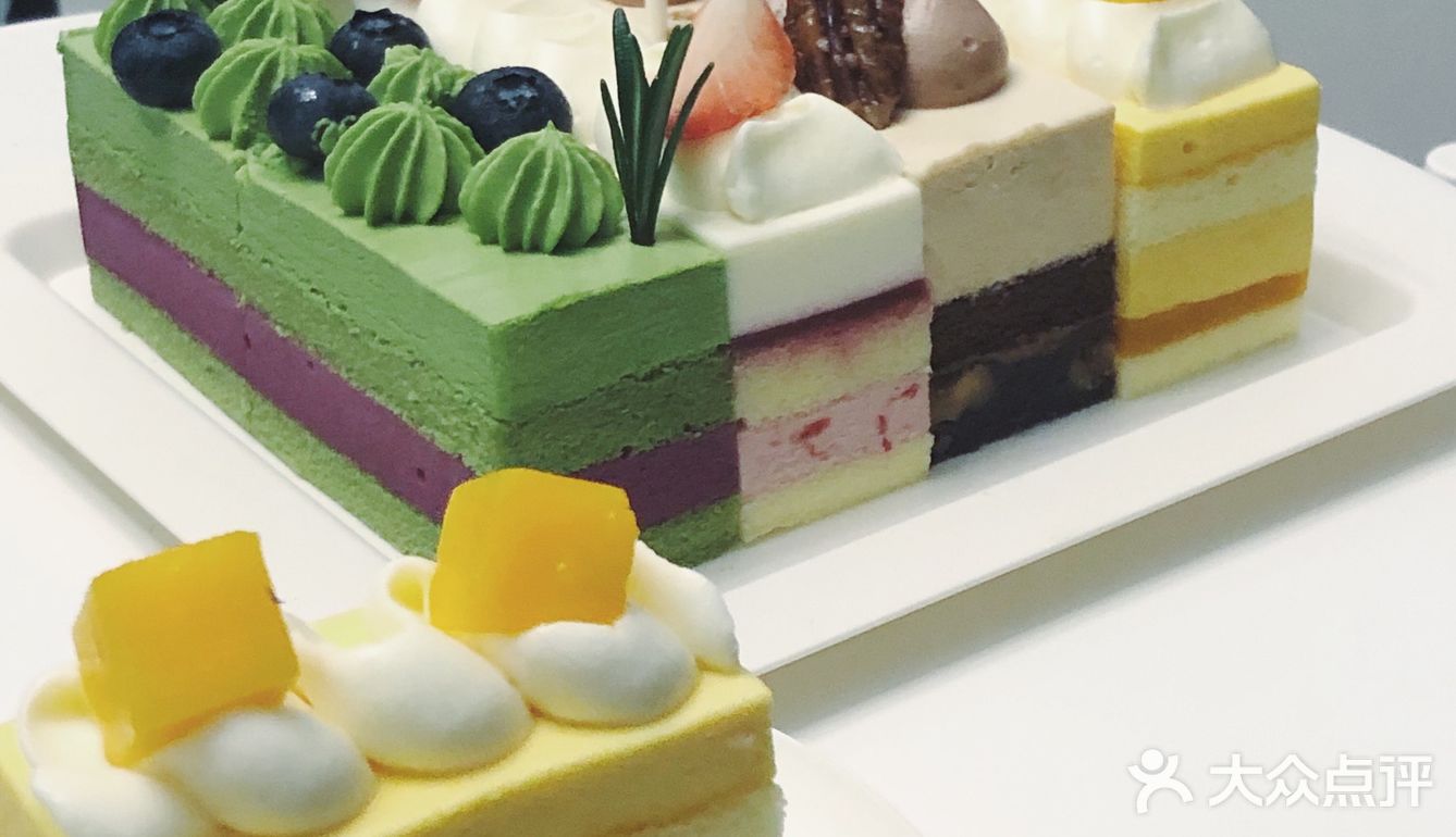 昂司新品首发99槟果四小方六寸蛋糕