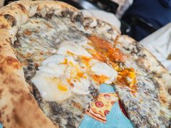 招牌黑松露温泉蛋披萨-IL TEATRO 精品意大利餐厅