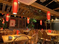 大堂-野山舂·贵州现舂酸汤火锅(鸿通城店)