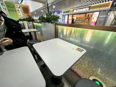 -麦当劳(上海虹桥站30B检票口楼上)