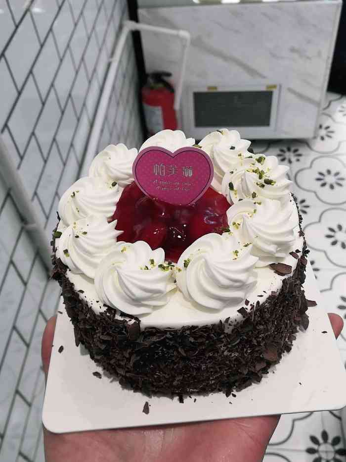 打分 帕芙琳的蛋糕一如既往的好吃,口感细腻,装饰美观,大赞!