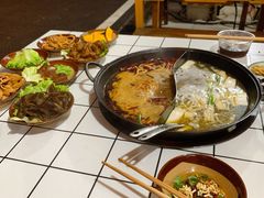 -重庆故事姊妹老火锅(财经学院店)