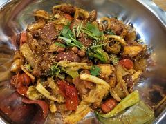 -愉肴麻辣香锅(中山路店)
