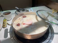 -洪氏嗨捞·广东猪肚鸡·椰子鸡火锅(西咸万象城店)