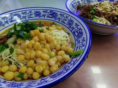 -渝之汇牛肉豌杂面