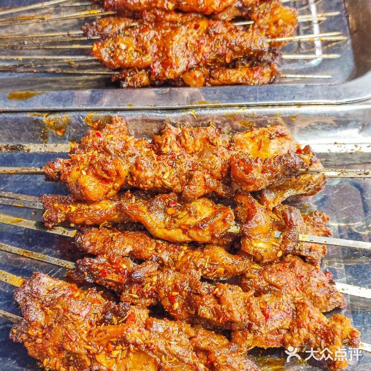 西安一家充满人间烟火气的烧烤店...