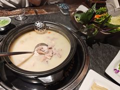 -大匠工房古船木艺术餐厅·猪肚鸡专门店(长白仙岛店)