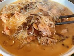小鸡炖蘑菇-毛毛熏肉•东北菜老字号(大安街店)