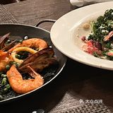 墨鱼汁烩饭好吃的蔬菜沙拉 