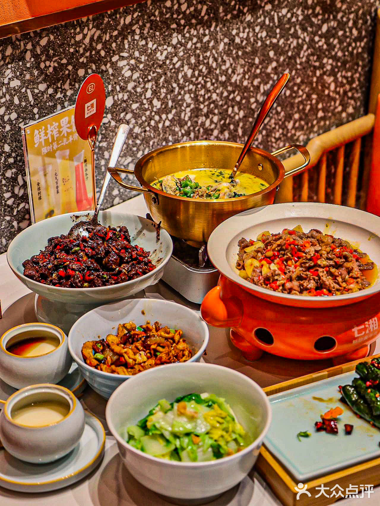 🍴 探店七湘深圳湾店，带你品尝正宗湘菜！🍴