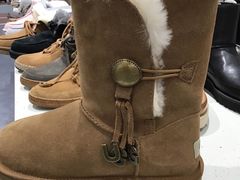 -UGG(燕莎奥特莱斯购物中心店)