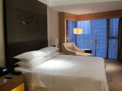 套房卧室-烟台金沙滩喜来登度假酒店