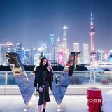 夜晚霓虹幻彩般的W酒店