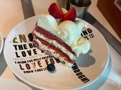 红丝绒蛋糕-The BREW·酿餐厅(浦东嘉里大酒店)