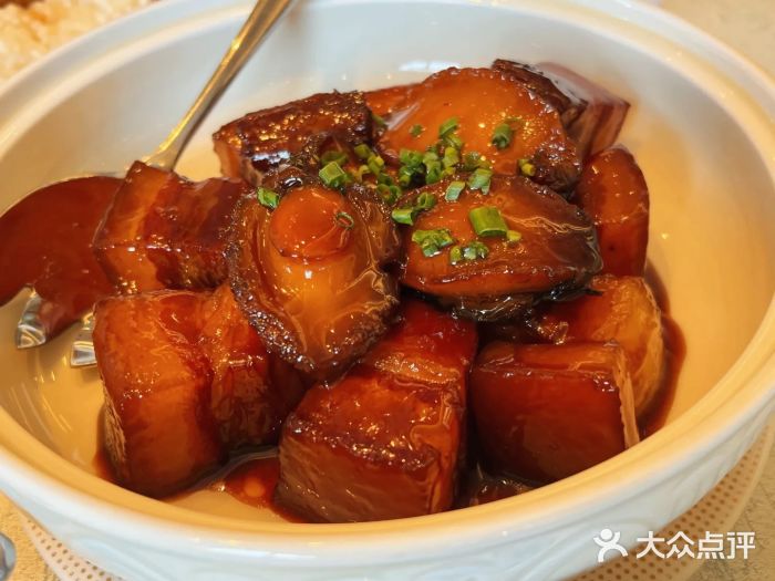 上海和平饭店龙凤厅 Dragon Phoenix鲍鱼红烧肉图片