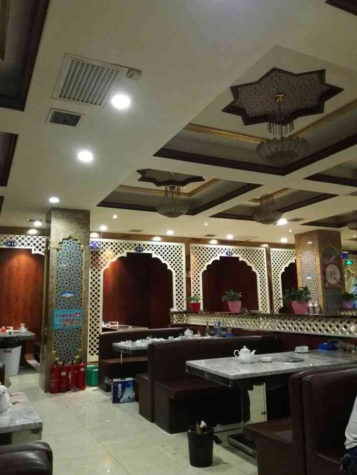 白老太太饭店(翟营店)-"跟我爸两个人吃烤串,还没路边摊烤的好吃,.