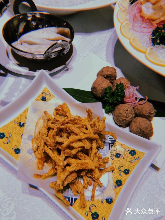 行家海鲜火锅酒家(静安寺店)金沙茶树菇图片