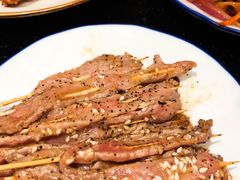 -何妹湿辣牛肉·粤式烧烤砂煲(桂雅路店)