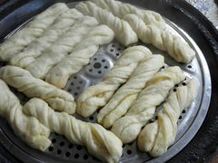 花卷-粘豆包柴火铁锅炖