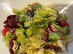 牛油果蔬菜沙拉-Primo·丽莫意大利窑烤披萨