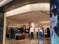 -URBAN REVIVO(高德置地广场·春广场店)
