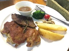 经典肩胛牛扒拼香煎鸡扒-江南果道西餐厅(北京路店)