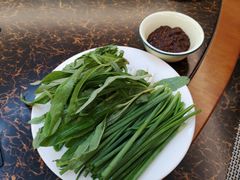 蘸酱菜-铁锅炖灶台鱼老三炖鱼馆