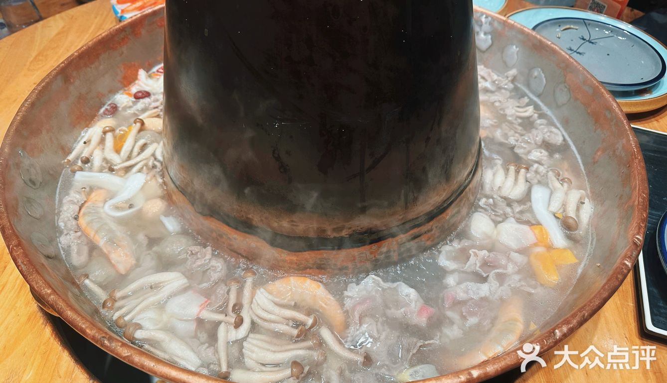 跟洗澡盆一样大的火锅🍲