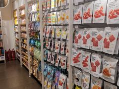 -名创优品(北京新中关购物中心地铁层店)