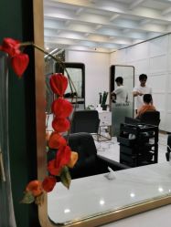 -悦Salon发型设计