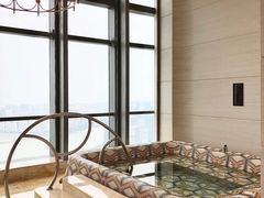 -珠海瑞吉酒店游泳池