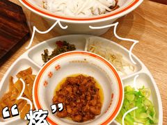 绝杀炸肉酱猪油拌粉-小满手工粉(杭州滨江龙湖店)