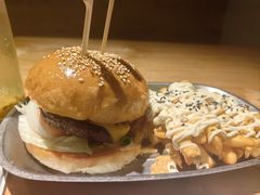 -三勾JJJ Burger&Coffee(梅溪湖店)