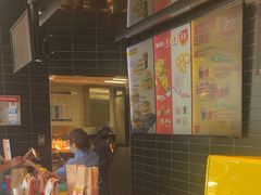 -麦当劳(中二横路店)