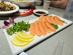 三文鱼刺身-大锅强·蒸海鲜青岛菜(城市阳台店)
