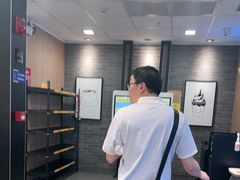 -麦当劳(上海虹桥站30B检票口楼上)