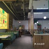我们主要吃的是黑龙鱼蒜香口味，加了几个菜