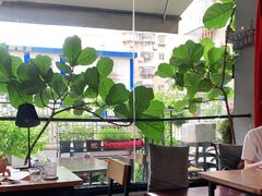 靠窗位-转山咖啡(松柏社区店)