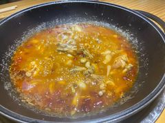 鲜鱼锅牛蛙-小小河边鱼(天润城店)