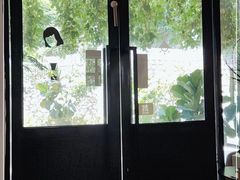 -彳亍咖啡·这里(水湾路店)