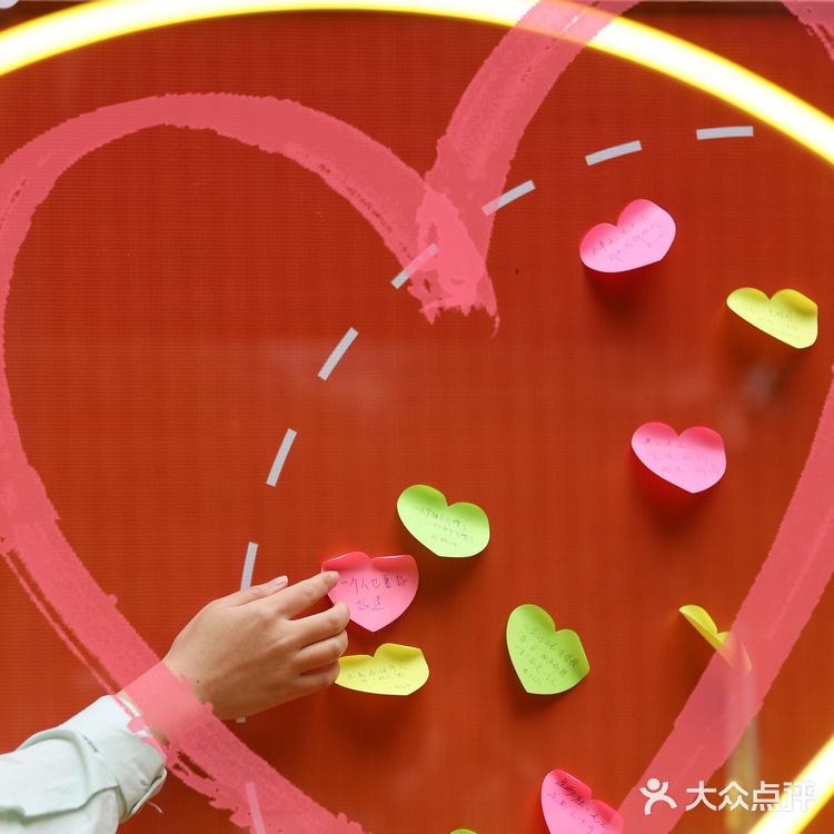 成都新晋打卡地!超有爱的比心💗装置!