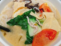 -蒙自源米线大王(东站店)