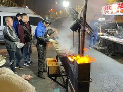 -劳动公园新疆人烤腰子
