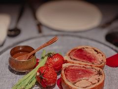 惠灵顿牛排-弦月窗LUNETTE BY AMANDA(复兴路店)