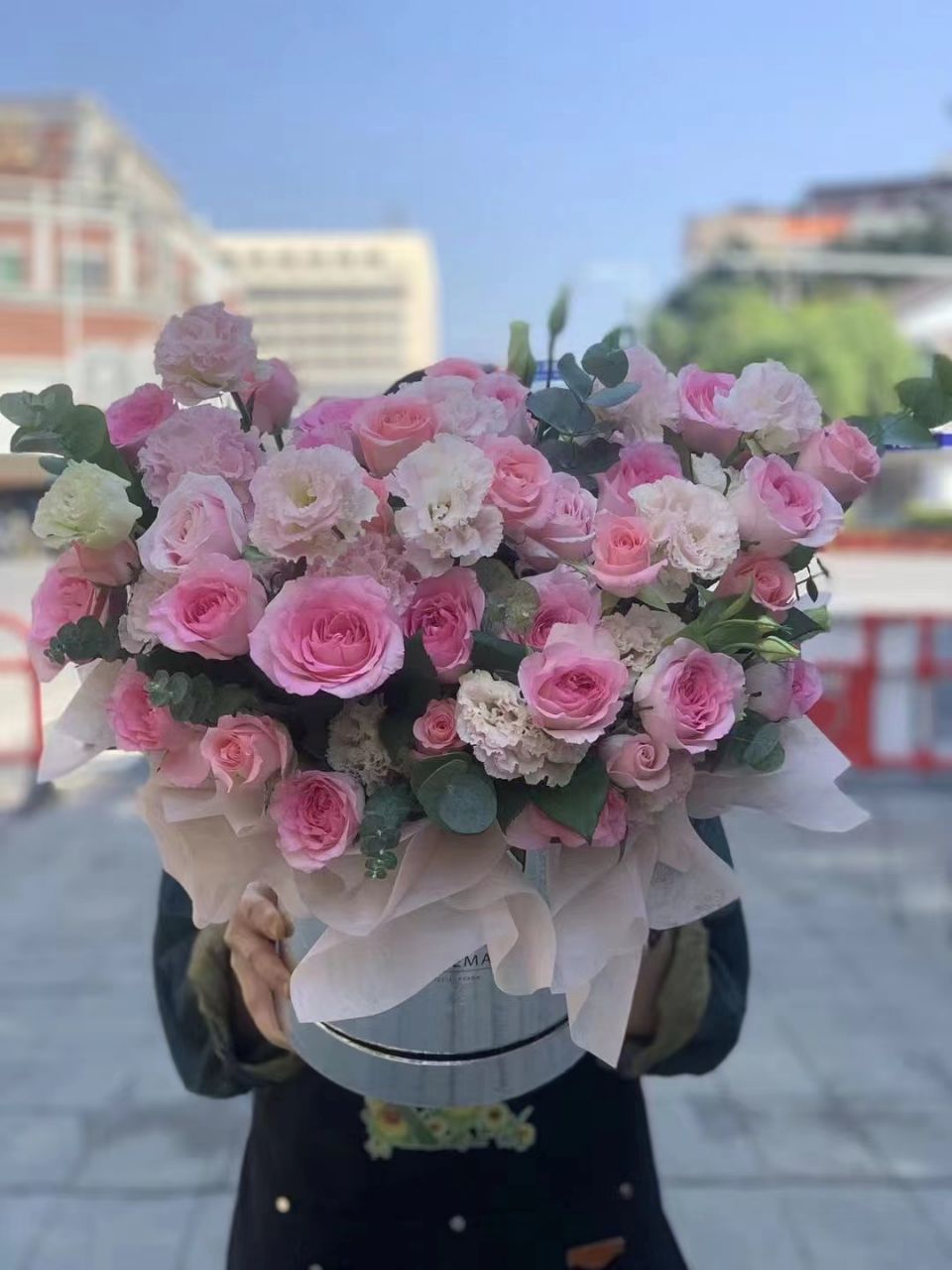 0元玩转这座城 
520这个特别的日子,手捧鲜艳的玫瑰花束,仿佛有有